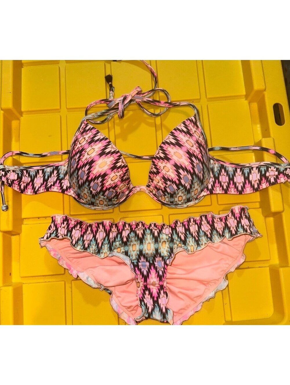 Victoriaโs Secret 2 piece bikini set top 32 B bottoms XS